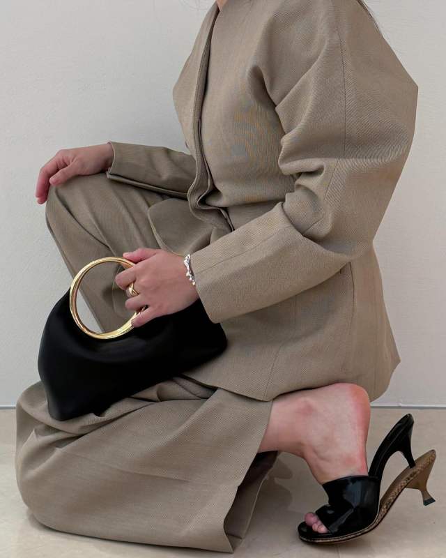 Jacquemus Ovalo single-breasted woven jacket, Jacquemus Pressed-creased high-rise balloon-leg woven trousers, Jacquemus Le Petit Calino Mini leather tote bag and Jacquemus Les Doubles patent leather mules worn by Sunrin Jeoung | suesasha's closet