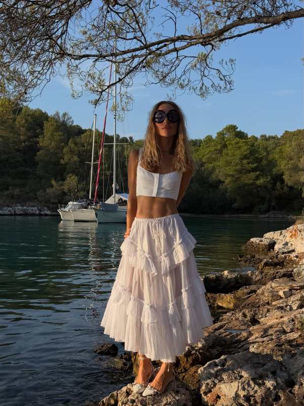 ALAIA Cotton crop top, Chloe Layered ruffled midi skirt in cotton voile and Chloe Sea Treasures ballerina worn by Viky Rader | Viky Rader Outfis and Style