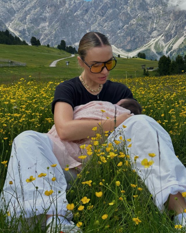 Balenciaga 3B Sports Icon track pants and Tom Ford TR001402 aviator-frame acetate sunglasses worn by Viky Rader | vikyrader's closet