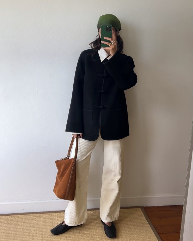 ROHE Double-Face Traditional Jacket and A.P.C. Sac Vera Hobo Bag Cac worn by Bella Thomas | bellathomas's closet