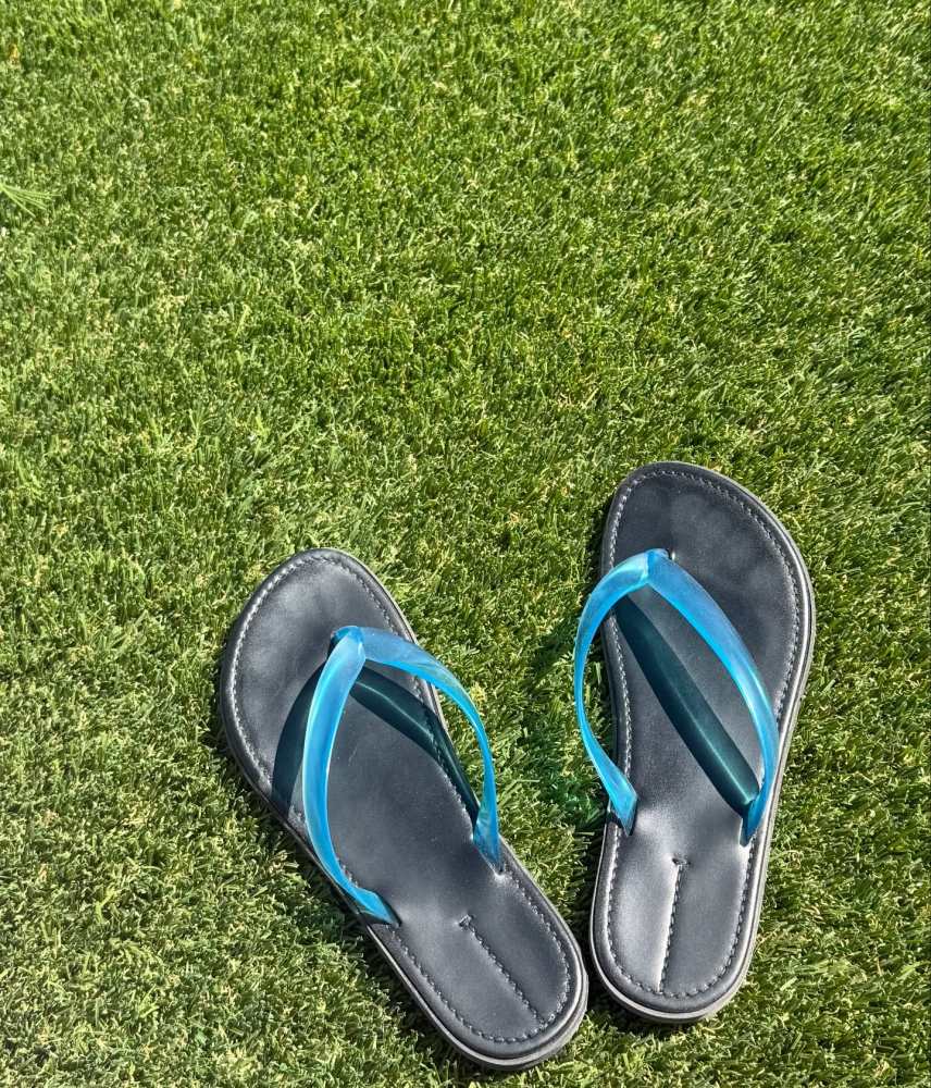 The Row Beach Flip Flop worn by Sofia Richie Grainge | Sofia Richie Grainge Outfits and Style