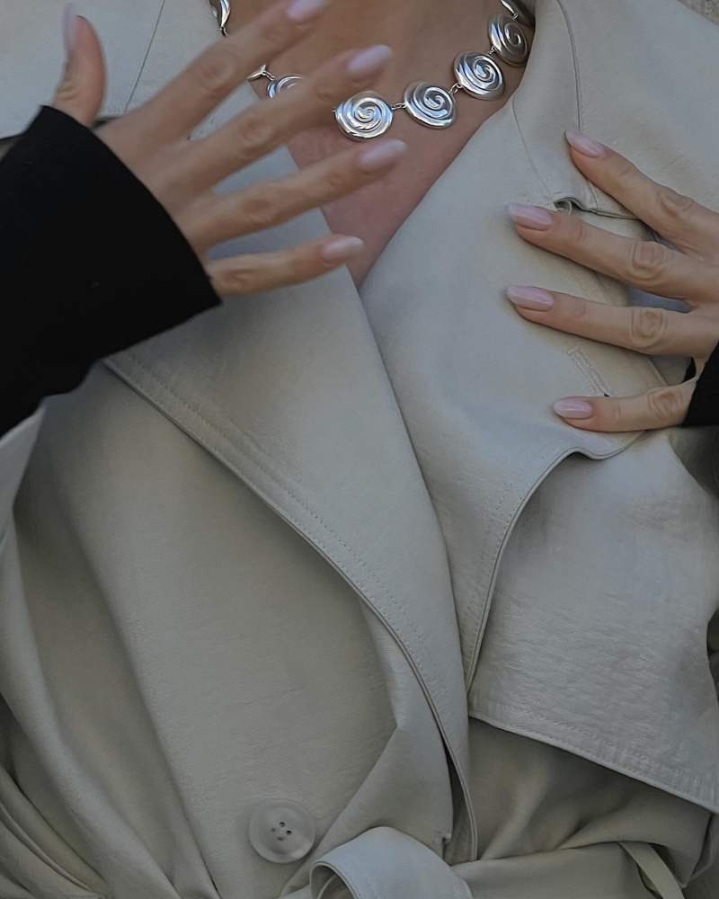 LOUIS ABEL Uzu Eternity Necklace worn by Hanna Stefansson | Hanna Stefansson Outfits and Style