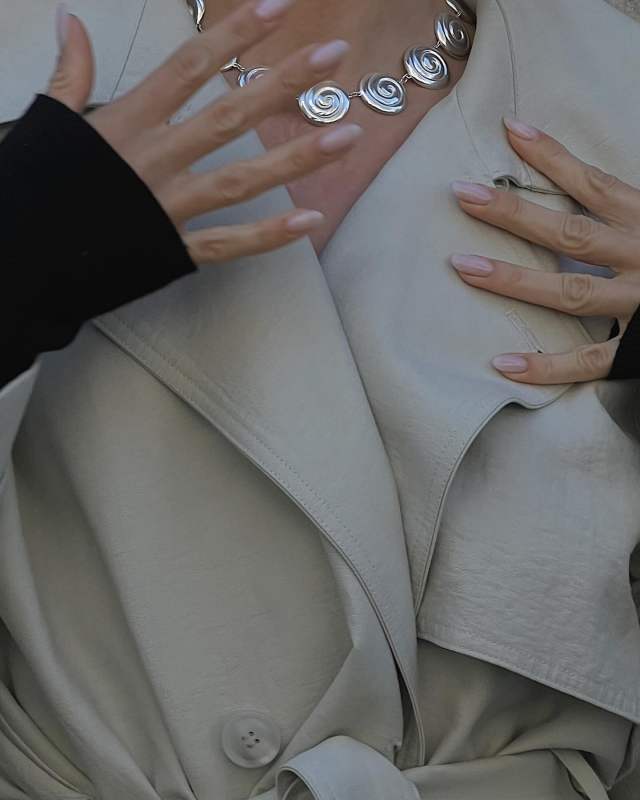 LOUIS ABEL Uzu Eternity Necklace worn by Hanna Stefansson | Hanna Stefansson Outfits and Style