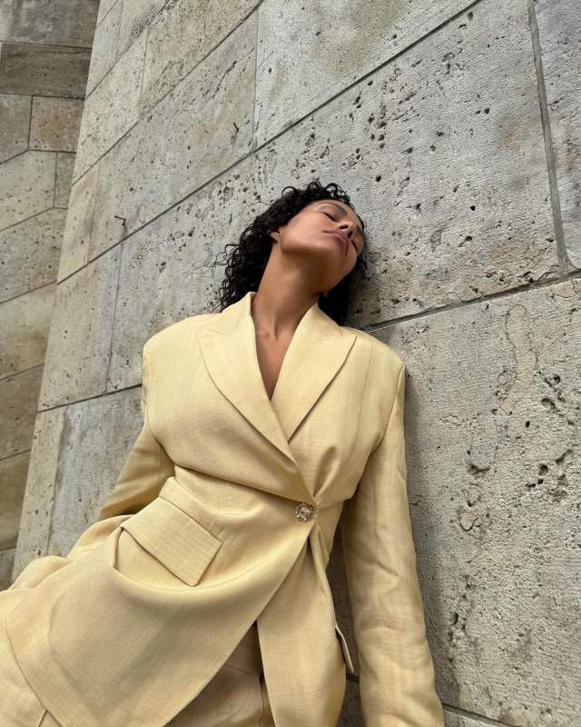 H&M Single-breasted Viscose Blazer worn by Tina Kunakey | tinakunakey's closet