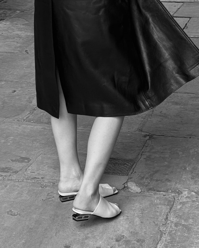 HERMES Idole sandal worn by Victoria | victoriaxbel's closet