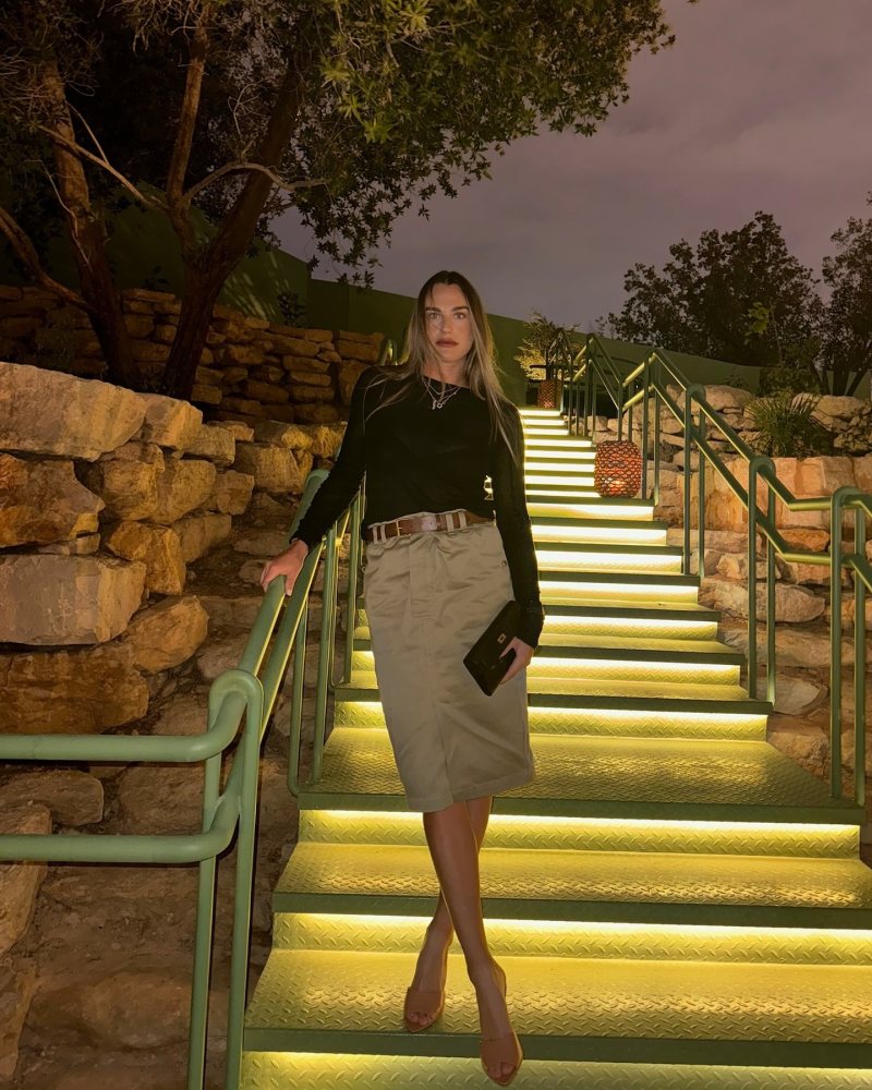 HERMES Shiny Alligator Kelly Wallet To Go Black, Saint Laurent Suite 105 leather mules, Saint Laurent Pencil Skirt and Alif Mosaic Malachite & Diamond Necklace In 18K Rose Gold worn by Aryna Sabalenka | arynasabalenka's closet