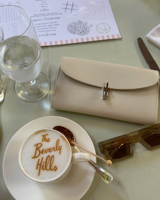 Saint Laurent SL 572 rectangular sunglasses and The Row Sofia Continental Wallet in Leather worn by Rosie Huntington-Whiteley | rosiehw's closet