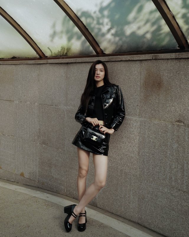 CELINE STRAIGHT BLOUSON JACKET IN PATENT LAMBSKIN LEATHER, CELINE TRAPEZE MINI SKIRT IN PATENT LAMBSKIN LEATHER, CELINE TEEN NINO BAG IN PATENT CALFSKIN and CELINE TESS BABIES IN PATENT CALFSKIN worn by Estelle 陈瑜 | chen_estelle's closet