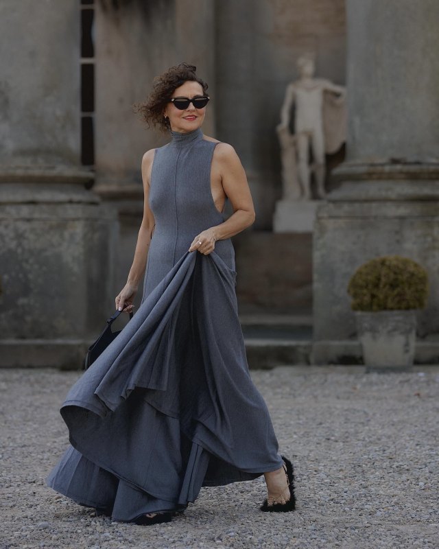 GRWM: how I wear @kendalljenner dress

#grwm #grwmreel #grwmoutfit #khaite
#dress #dressoftheday #ootd #ootdfashion #over50 #over50style #over50andfabulous
#over50fashion #over50women #womenfashion #kendalljenner #kendall #kendalljennerstyle