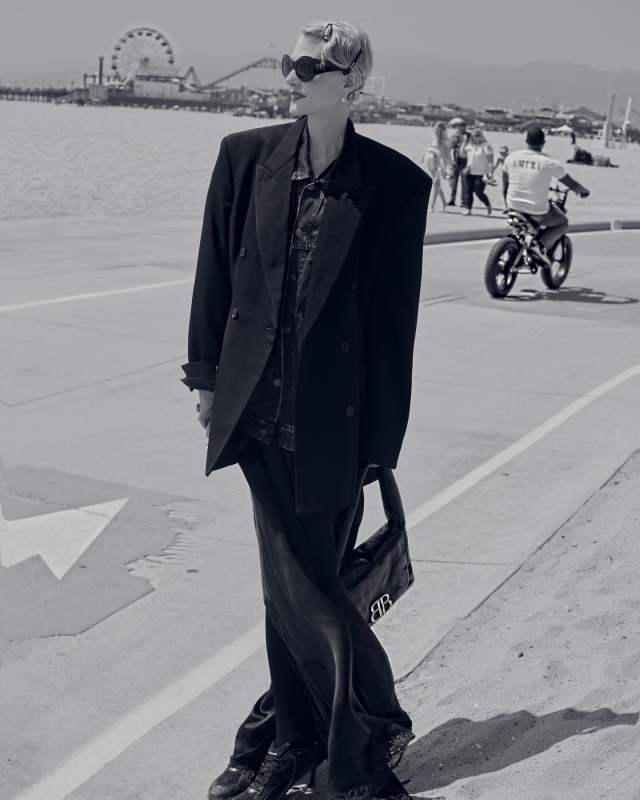 Balenciaga Monaco Medium leather shoulder bag worn by Renata Litvinova | renatalitvinovaofficiall's closet