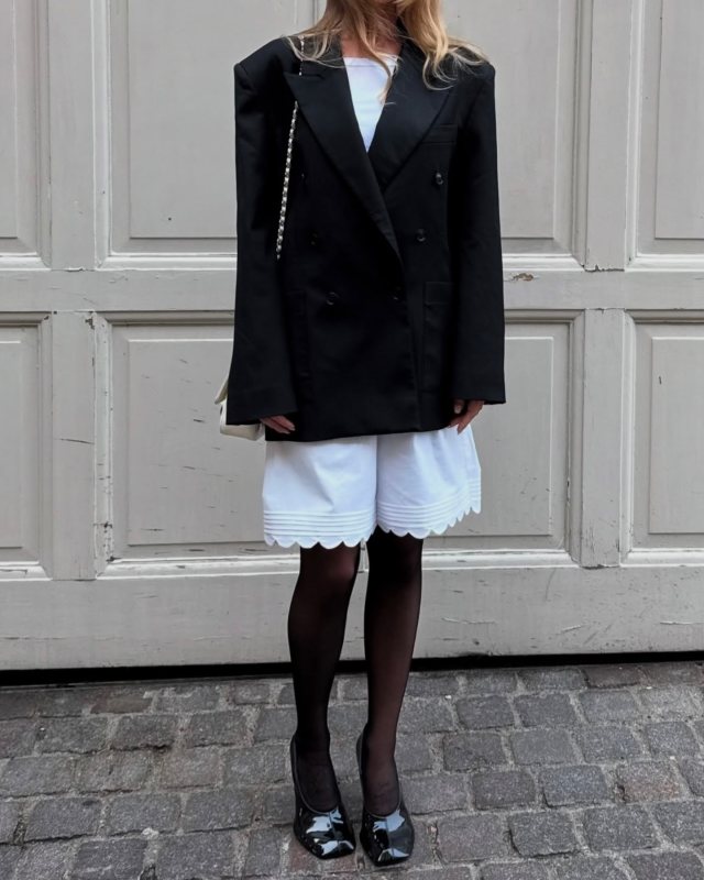 The Garment Noah wool blend blazer, The Garment Cyprus Shorts White and PHOEBE PHILO SOFT PUMP 90 in patent black leather worn by Annijor | Annijor Outfits and Style