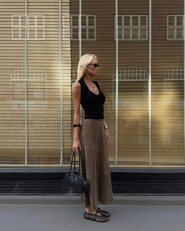 Massimo Dutti Suede leather flared midi skirt, ALAIA Le Teckel leather shoulder bag and ALAIA Mesh Mary Jane Ballerina Flats worn by Lovisa Worge | lovisaworge's closet
