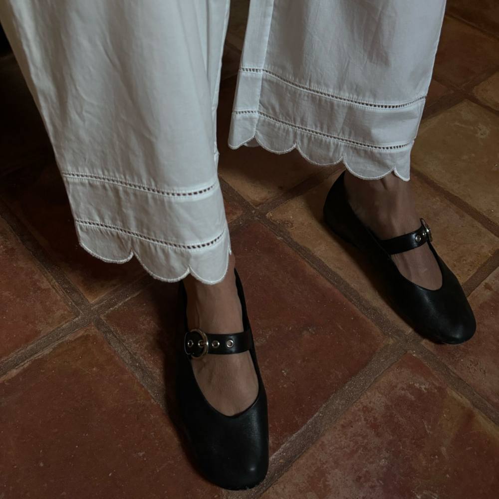 Reformation Bethany Ballet Flats and The Garment Kirsten Pants worn by Linda Tol | lindatol_'s closet