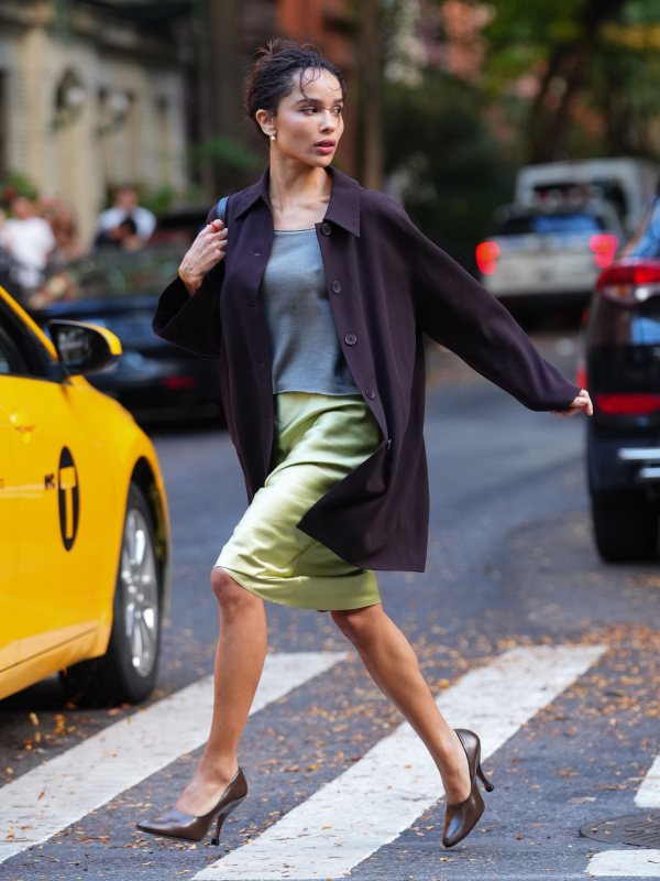JUDE Date Pump Mocha Leather and MIU MIU F/W 2000 green satin mid-length skirt worn by Zoë Kravitz | Zoë Kravitz Outfits and Style