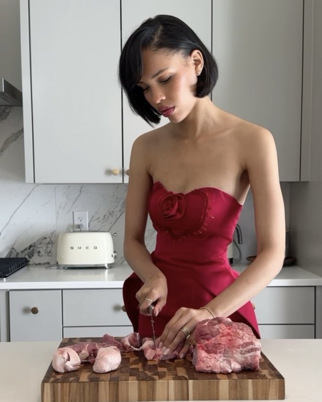 DO LONG MORRIS RED PENCIL SEMI-HEART NECK ORGANDY MIDI DRESS worn by Nara Smith | naraaziza's closet