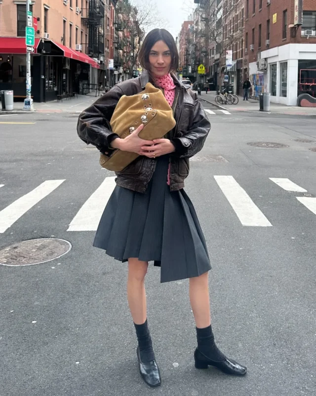 Valentino Garavani NELLCÔTE LARGE SUEDE SHOPPING BAG and PHOEBE PHILO CLUB SLIPPER in black shiny leather worn by Alexa Chung | Alexa Chung Outfits and Style