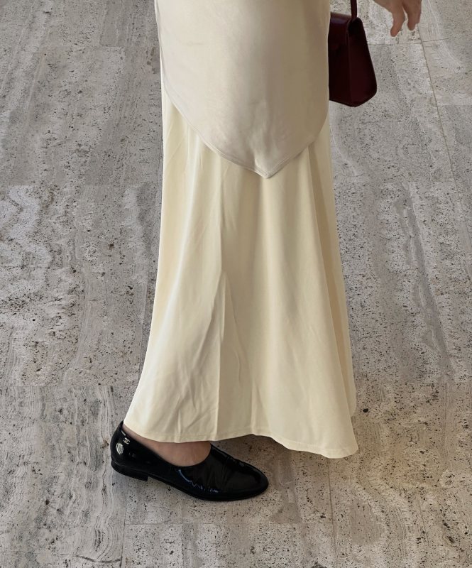 Toteme Flowing jersey shirtdress, CHANEL Moccasins Patent Calfskin Black and Toteme Satin Triangle Scarf worn by Şirin Haban | Şirin Haban Outfits and Style