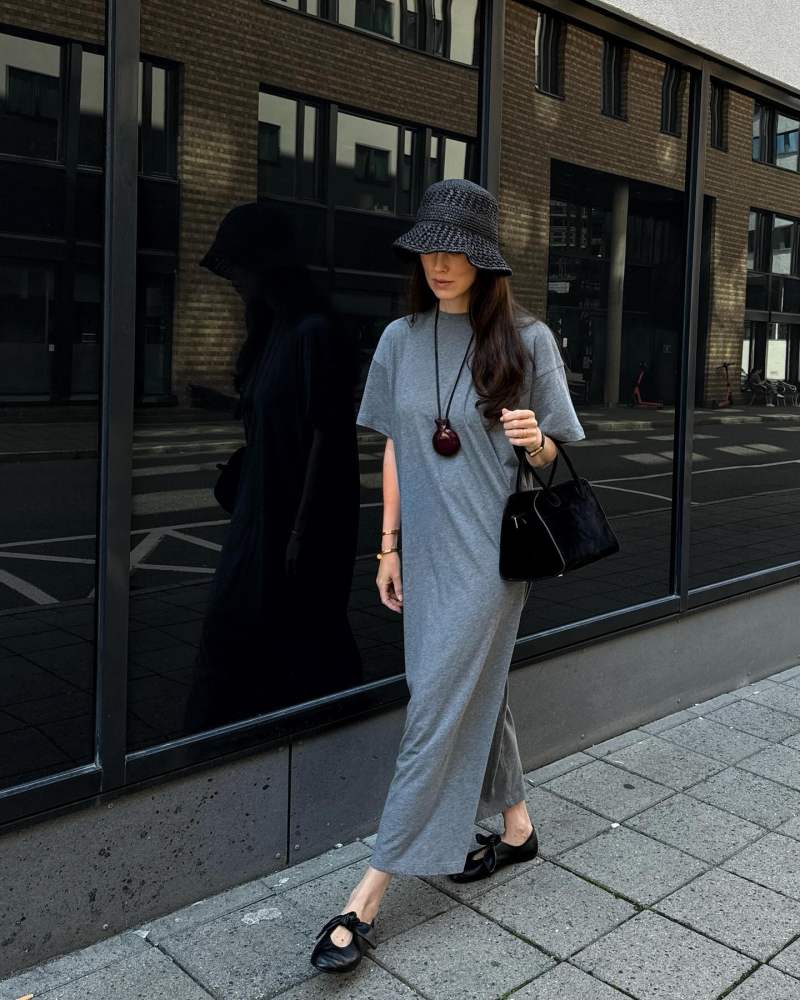 CO Co- Nappa Bow Flats, The Row Simo Short-Sleeve Heathered Cotton Maxi T-Shirt Dress and THE ROW
Soft Margaux 10 suede tote bag worn by Annabel Rosendahl annabelrosendahl's closet
