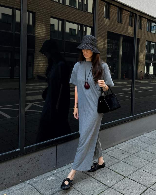 CO Co- Nappa Bow Flats, The Row Simo Short-Sleeve Heathered Cotton Maxi T-Shirt Dress and THE ROW
Soft Margaux 10 suede tote bag worn by Annabel Rosendahl annabelrosendahl's closet