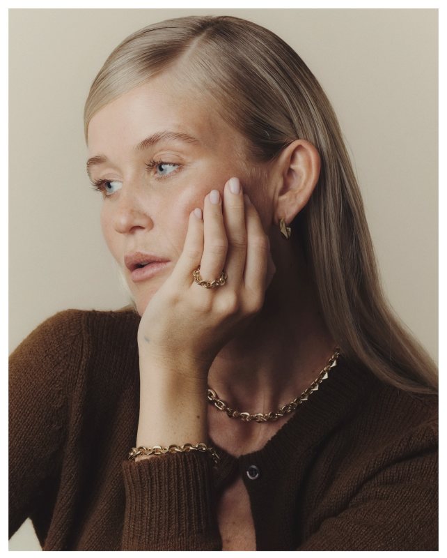 PRADA Fine Jewelry - Eternal Gold bracelet yellow gold, Eternal Gold ring yellow gold, Eternal Gold single earring yellow gold and Eternal Gold necklace yellow gold worn by Josefine Haaning Jensen | josefinehj's closet