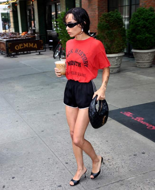 Manolo Blahnik Jada 70 leather mules and SAINT LAURENT ICARINO in quilted nappa worn by Zoe Kravitz | Zoe Kravitz Outfits and Style