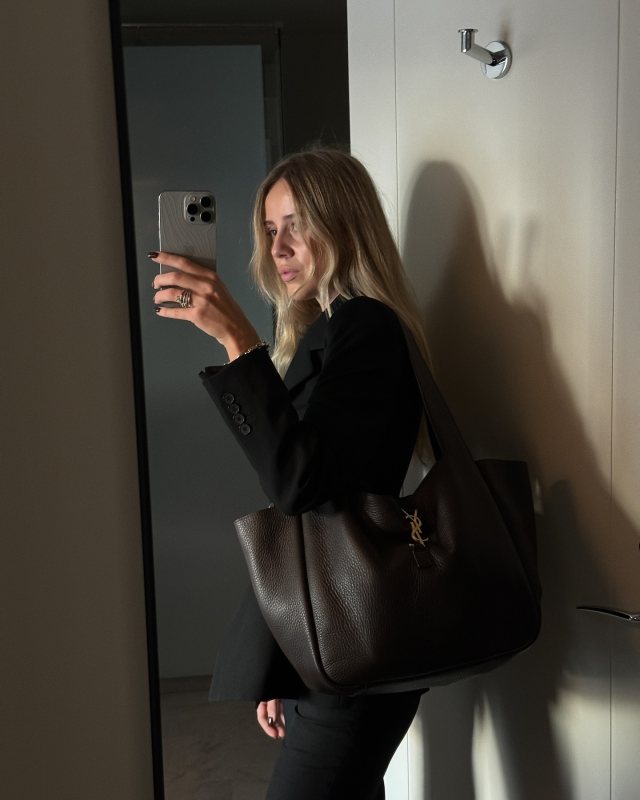 Saint Laurent Le 5 à 7 Bea Large leather shopper worn by Annijor | annijor's closet