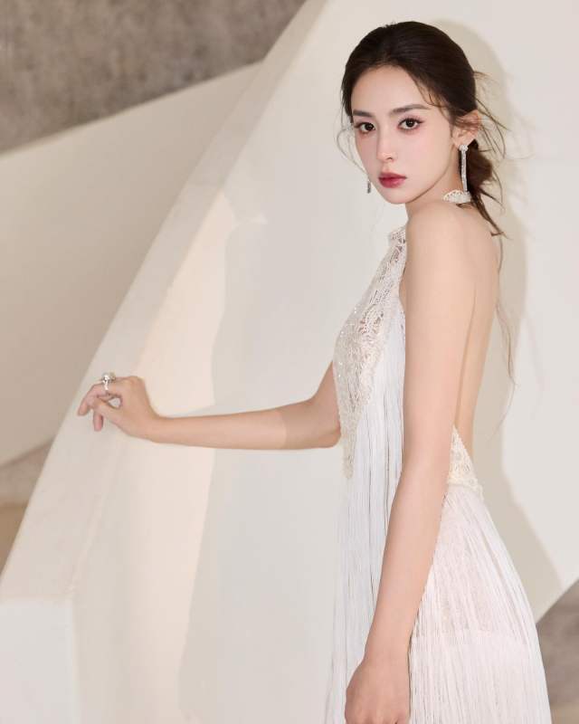 YOLANCRIS FELICIA DRESS worn by 娜扎 | nz0502's closet