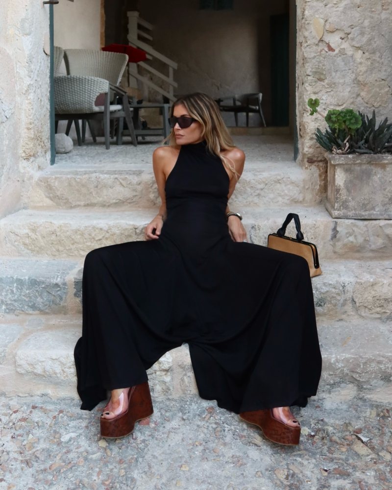RAT & BOA Giada Dress, Jil Sander Goji small tote bag and CHLOE Maxime wedge sandal worn by Valentina Muntoni | Valentina Muntoni Outfits and Style