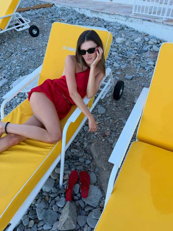 SEROYA Beckham Tank, SEROYA Presley Short and SIMONMILLER Suede Beep Thong Sandals worn by Coco Schiffer | Coco Schiffer Outfits and Style