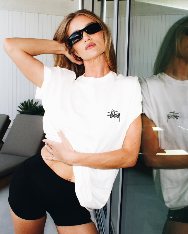 The Row Bowen Sunglasses, Stussy CALIFORNIA GROWN TEE PIGMENT DYED and Alo Yoga Alosoft High-Waist Carefree Short worn by Rosie Huntington-Whiteley | rosiehw's closet