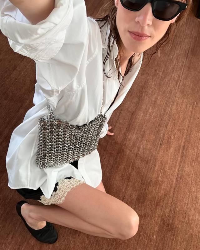 Rabanne 1969 chainmail shoulder bag and Saint Laurent SL 462 SULPICE worn by Alexa Chung | alexachung's closet