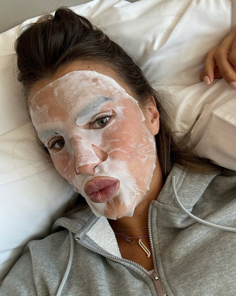 Alif Mosaic Malachite & Diamond Necklace In 18K Rose Gold and NIKE Hoodie worn by Aryna Sabalenka | arynasabalenka's closet