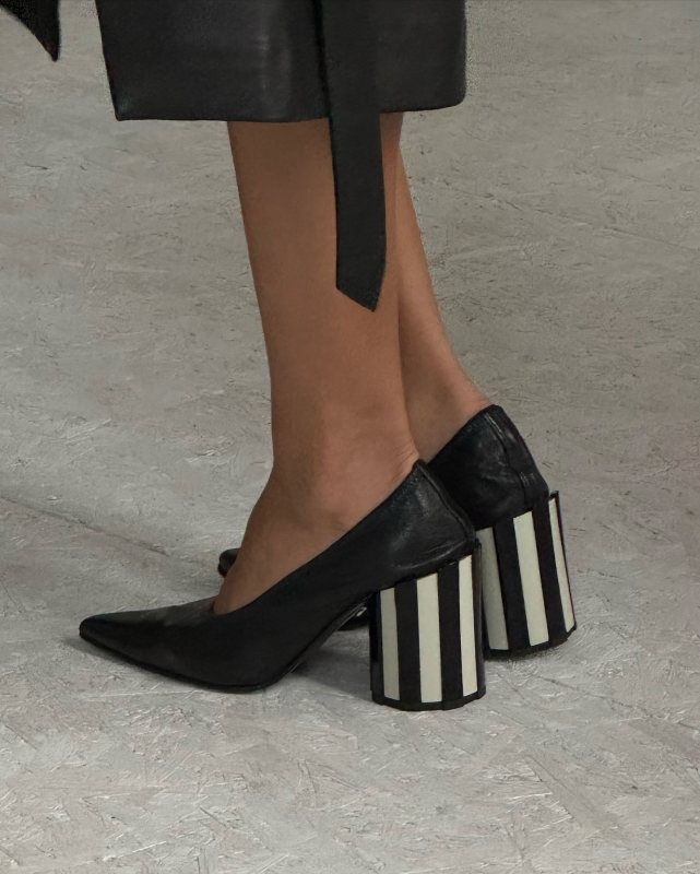 AMI POINTED TOE PLEATED PUMPS as seen on xiayan guo | gxiayan's closet