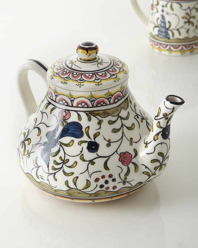Pavoes Teapot