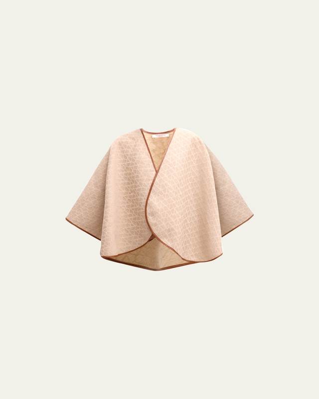 Toile Iconographe Mixed-Media Cape