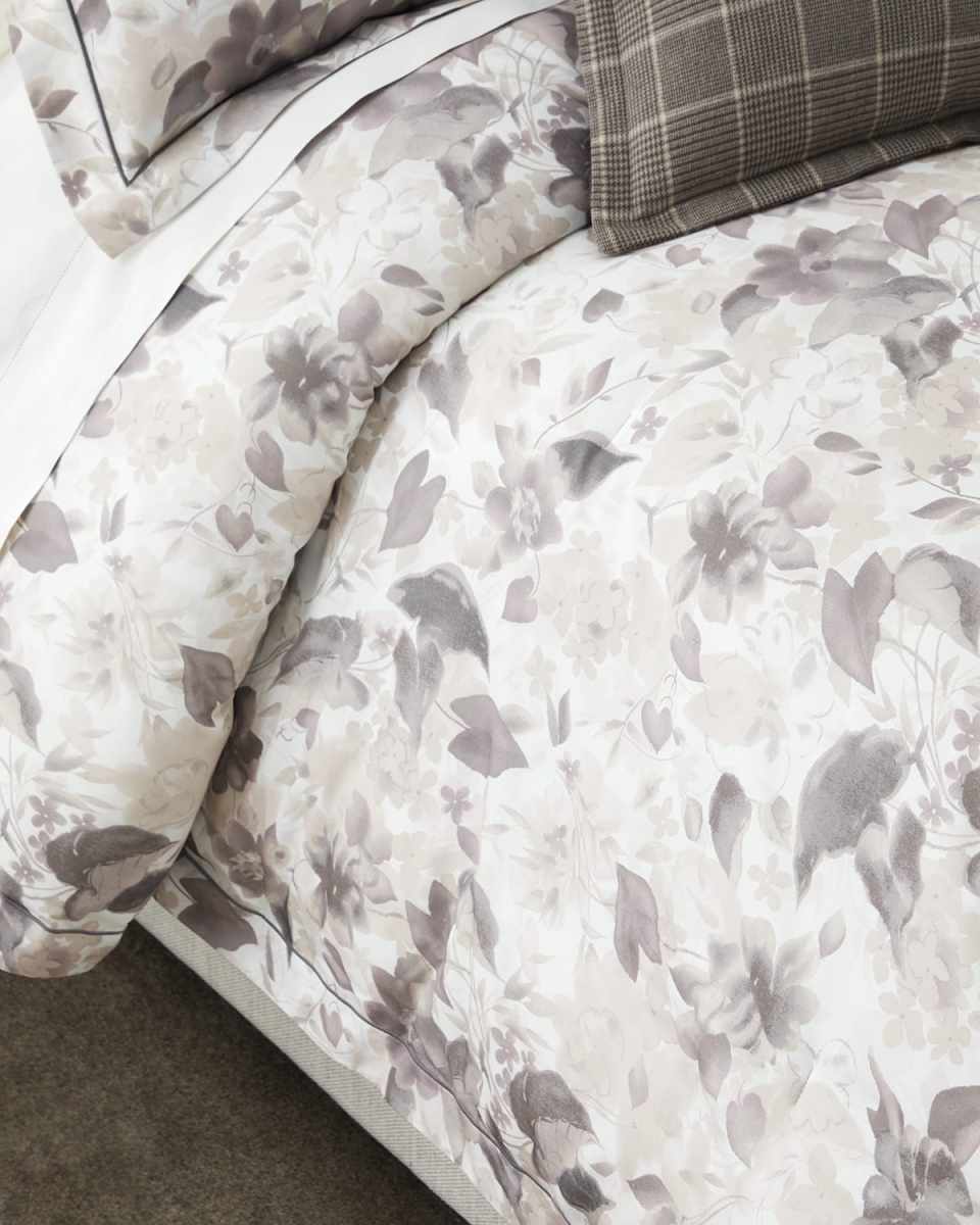 Avery 300 Thread Count Comforter, KING