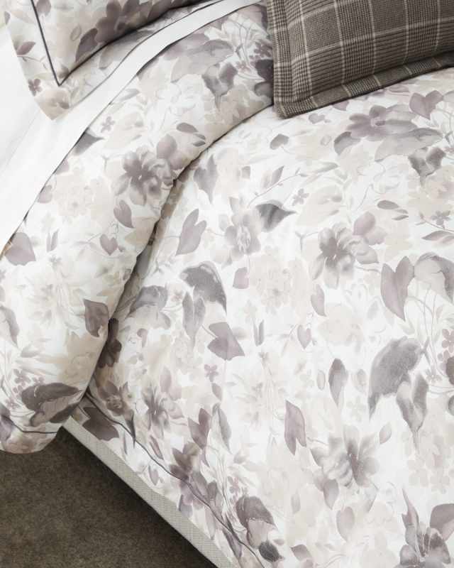 Avery 300 Thread Count Comforter, KING