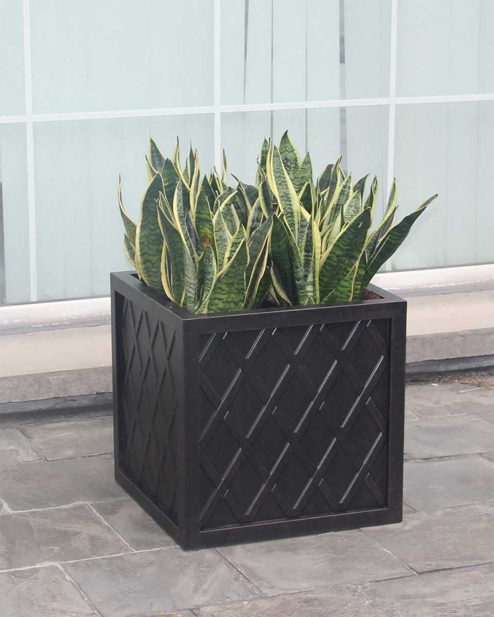 Lattice Outdoor 18" Small Square Planter Box