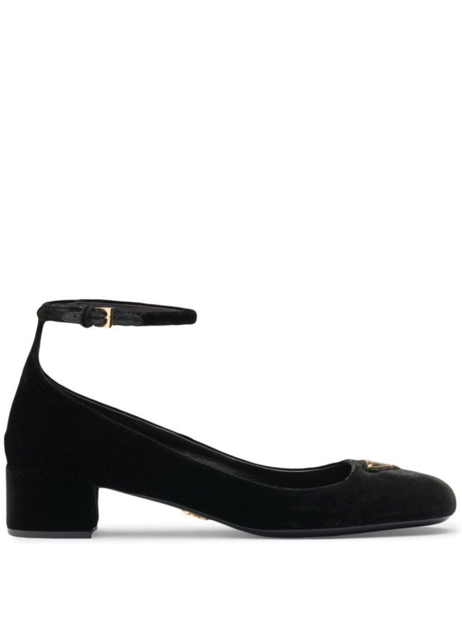 35mm triangle-logo velvet pumps