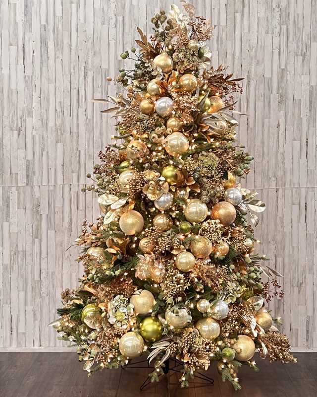 Woodside Pre-Decorated 7.5' Christmas Tree