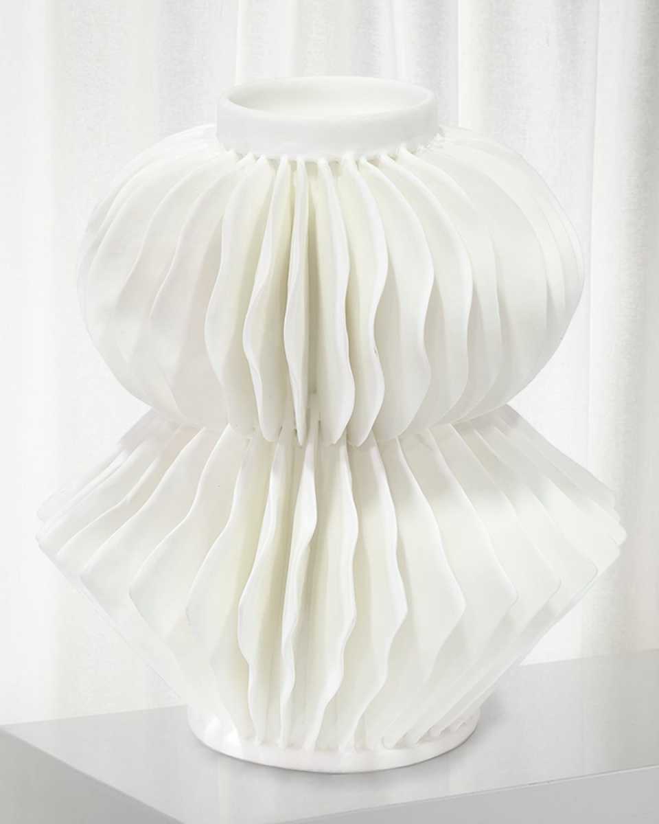 Antilles Small Porcelain Vase