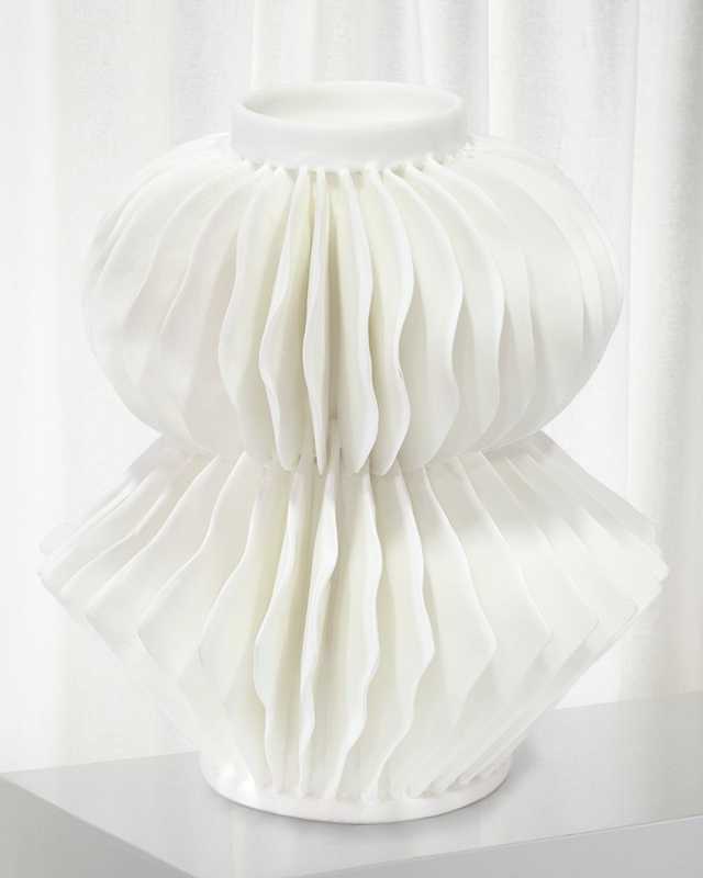 Antilles Small Porcelain Vase