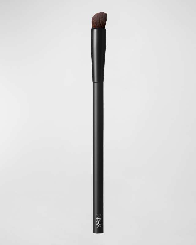 #24 High-Pigment Eyeshadow Brush