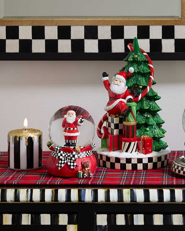 Gift Giving Santa Christmas Snow Globe