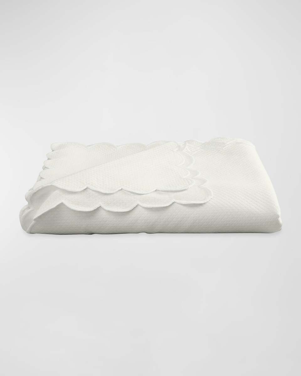 Savannah Gardens Tablecloth, 68" x 90"