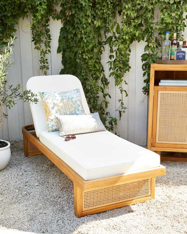 Merit Outdoor Chaise