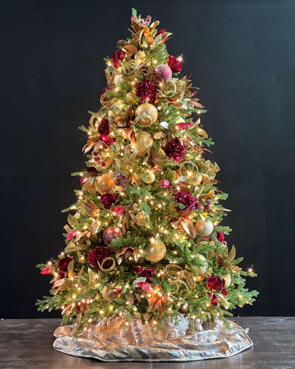 Estate Gold 7.5' Pre-Decorated Christmas Tree