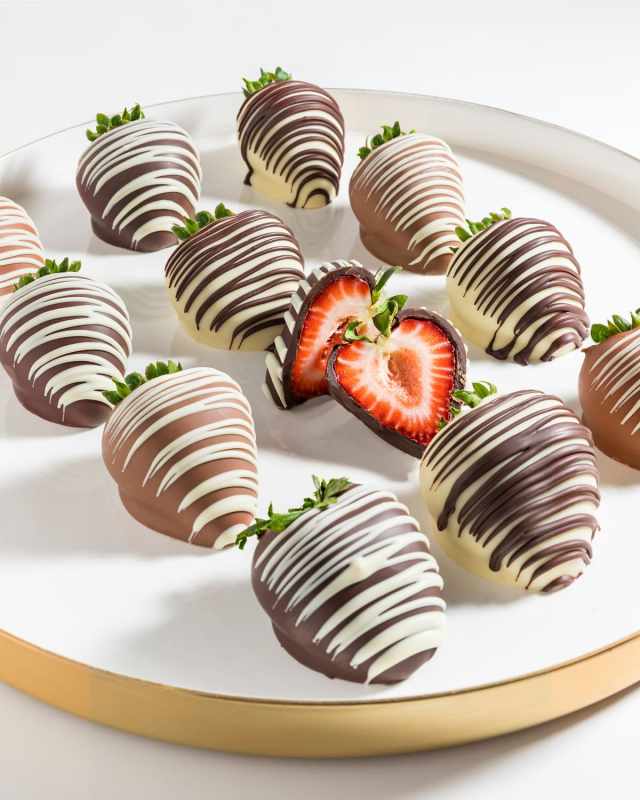Chocolate Strawberries with Drizzles