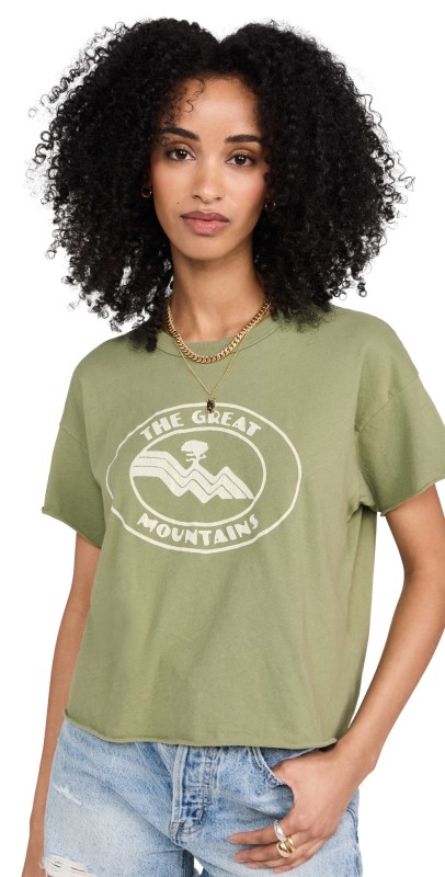 THE GREAT. The Crop Tee W/ Mountain Resort Graphic Vintage Army