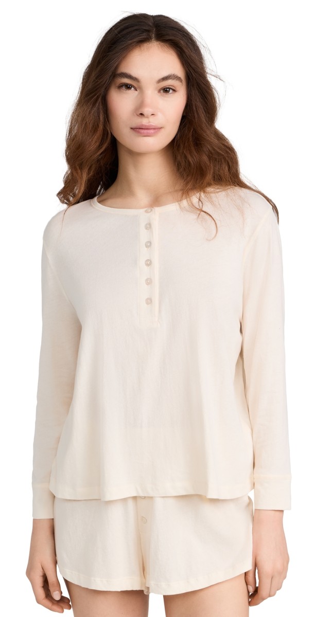 THE GREAT. The Crop Sleep Henley Washed White